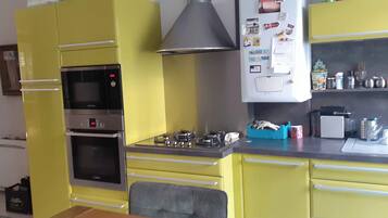 Réfrigérateur, micro-ondes, four, lave-vaisselle