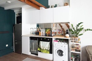 Réfrigérateur, micro-ondes, four, lave-vaisselle