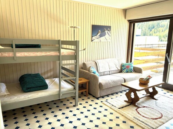 TV - Mountain Apartment With Terrace (Saint-Chaffrey)