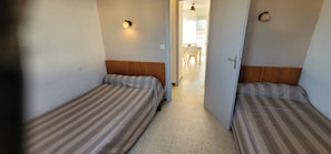 2 bedrooms, bed sheets