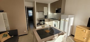Fridge, microwave, oven, coffee/tea maker