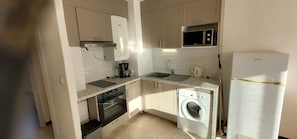 Fridge, microwave, oven, coffee/tea maker