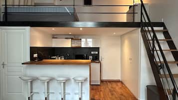 Fridge, microwave, dishwasher, coffee/tea maker