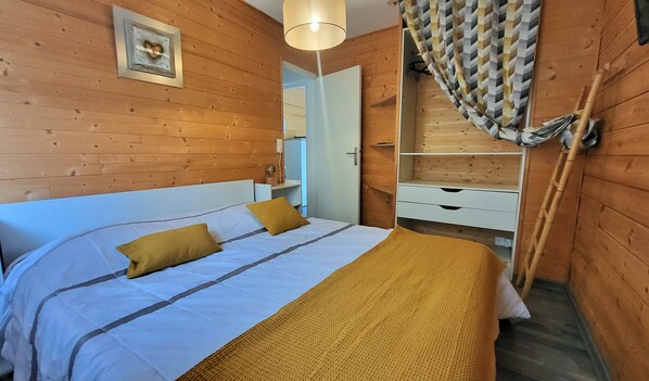 2 bedrooms