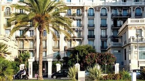 A multi-story hotel with a classical architectural style, featuring balconies and large windows. - Bright T3 - near the beach (Nice)