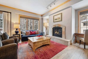 TV, fireplace - Oxford Court 101 - 3 Bedroom Platinum Residence (Beaver Creek)