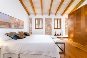 Departamento | 3 habitaciones, muebles diferentes y tabla de planchar con plancha 