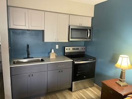 King Studio with Kitchenette, Non-Smoking | Cozinha privada