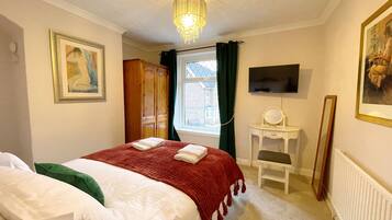 2 多间卧室、熨斗/熨衣板、上网接入、床单