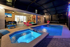 A heated pool - Cozy 10BR Themed Villa Near Disney Windsor Island Resort Free Pool Heat & Grill (Davenport)