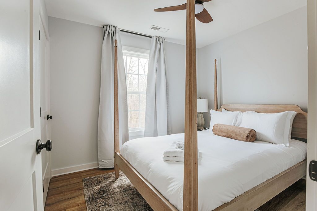 4 makuuhuonetta, silitysrauta/-lauta, ilmainen Wi-Fi, vuodevaatteet