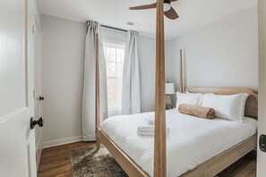 4 makuuhuonetta, silitysrauta/-lauta, ilmainen Wi-Fi, vuodevaatteet