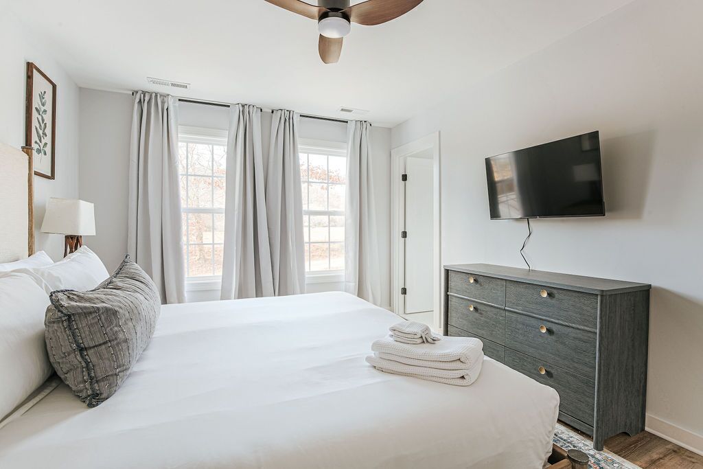 4 bedrooms, iron/ironing board, free WiFi, bed sheets