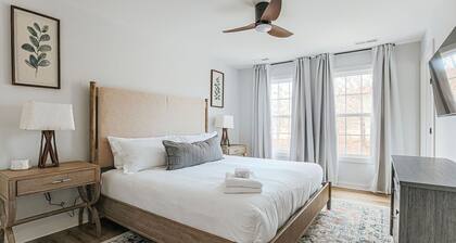 Faber Farmhouse: Hot Tub Near & Wineries/Breweries