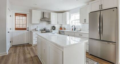 Faber Farmhouse: Hot Tub Near & Wineries/Breweries