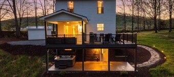 Faber Farmhouse: Hot Tub Near & Wineries/Breweries