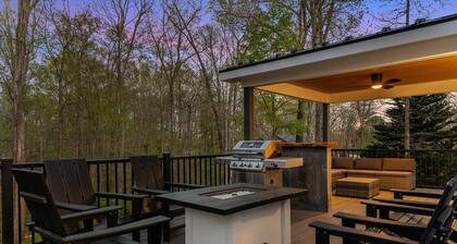 Faber Farmhouse: Hot Tub Near & Wineries/Breweries