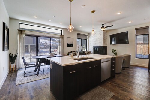Luxury New Build River West 611