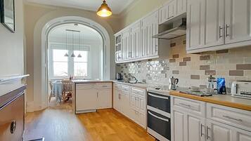 Lave-vaisselle, chaise haute