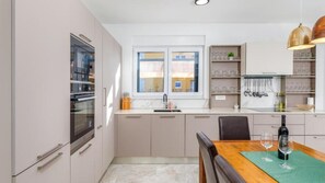 Kühlschrank, Ofen, Herdplatte, Geschirrspüler
