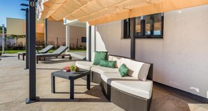 Terrace/patio - Perfect villa with WiFi in Krnica (Krnica)