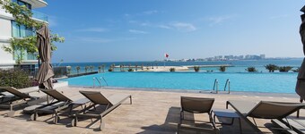 Luxury 5-Star Hotel Beachfront Resort.
Walking ditance to Marassi Galleria Mall.