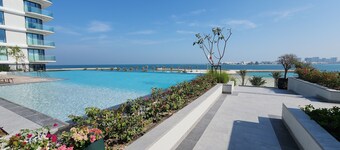 Luxury 5-Star Hotel Beachfront Resort.
Walking ditance to Marassi Galleria Mall.