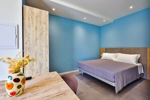 Laptop workspace, free WiFi, bed sheets