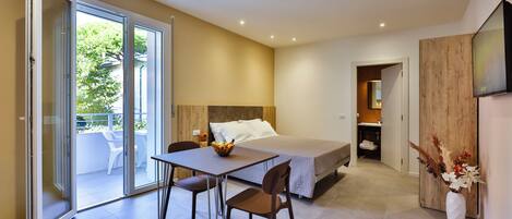 Laptop workspace, free WiFi, bed sheets