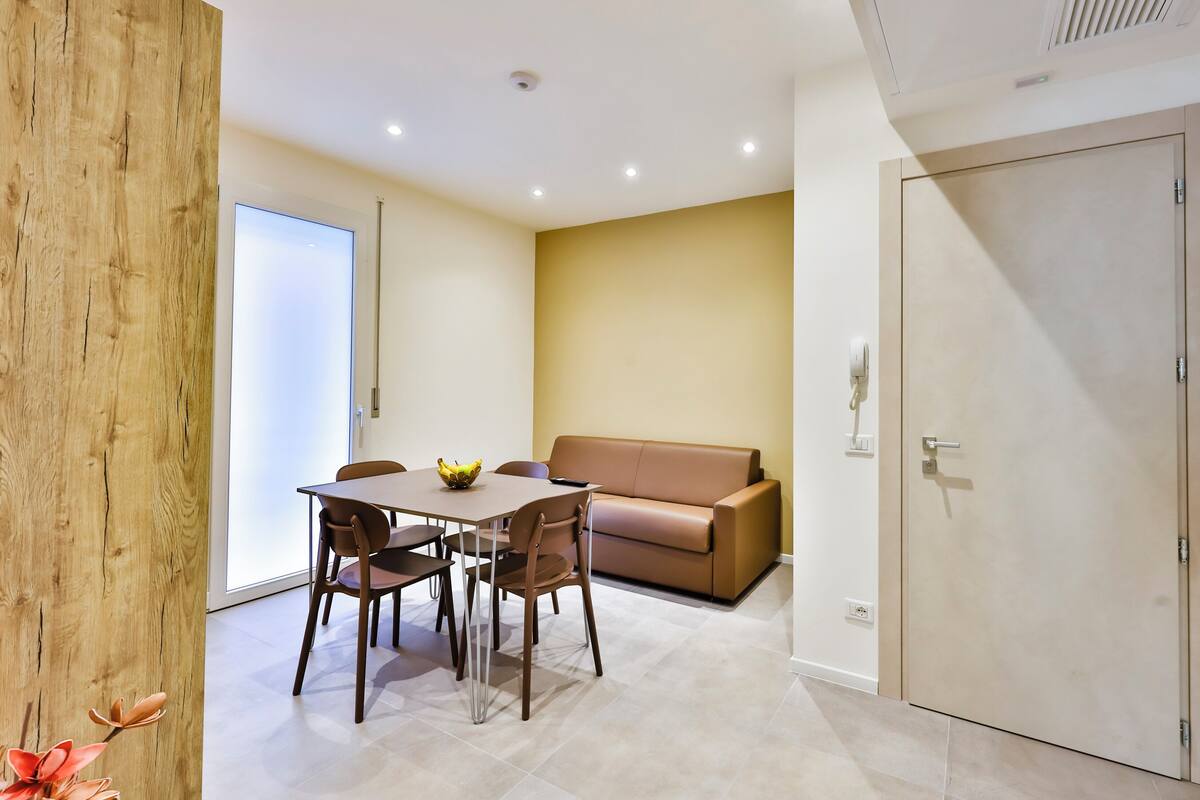 02 - Suite Comfort | Area soggiorno | TV a schermo piatto 42 pollici con canali digitali
