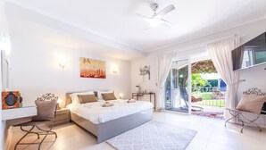 4 chambres, lits bébé (en supplément), draps fournis