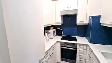 Apartment | Private kitchen | Fridge, microwave, oven, dishwasher