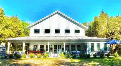 Bay waterfront 5 BR 4BT Barndominium. Now booking for spring & summer 2027! 