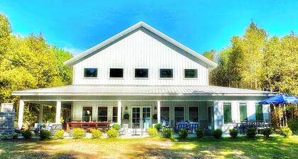 Bay waterfront 5 BR 4BT Barndominium. Now booking for spring & summer 2027!