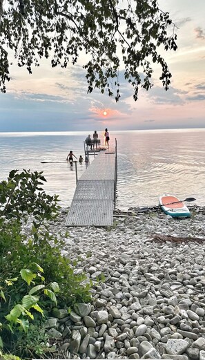 Sun-loungers, beach towels - New Waterfront 5 BR 4BT Barndominium. Book Now For Summer & Fall 2026! (Sturgeon Bay)