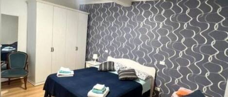 1 chambre, fer et planche à repasser, Wi-Fi, draps fournis