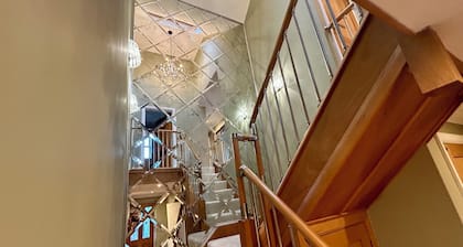 Elegant Retreat: Classic Style and Modern Comfort