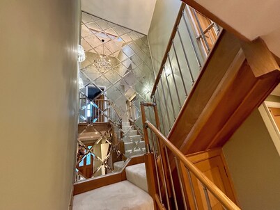 Elegant Retreat: Classic Style and Modern Comfort