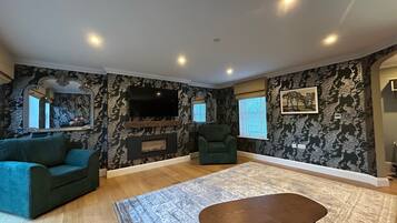 Classic House, Patio | Living area