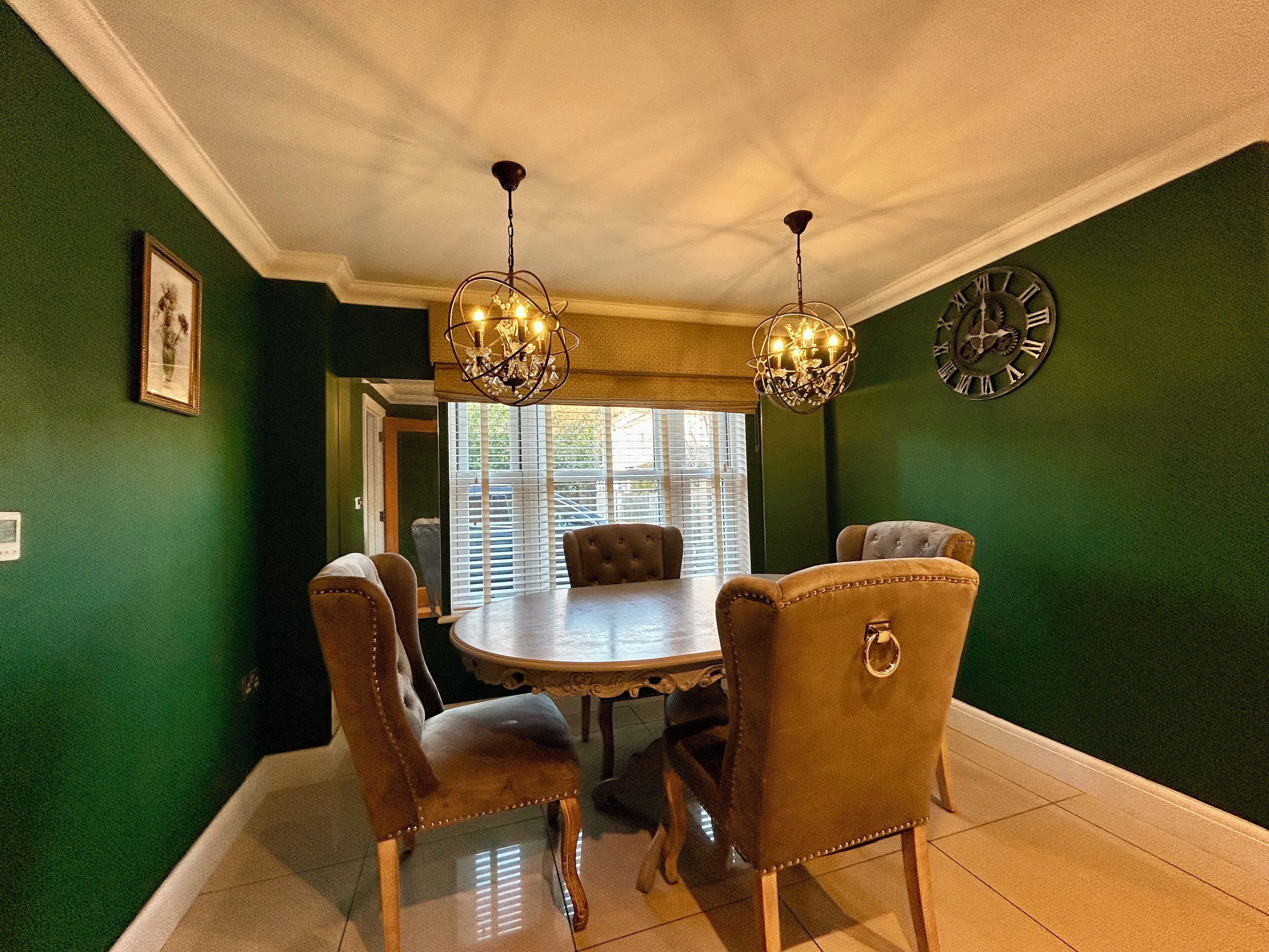 Nhà phong cách cổ điển, sân hiên | Phòng ăn