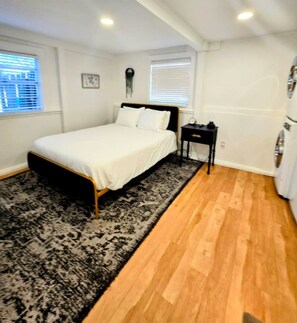2 habitaciones, escritorio, tabla de planchar con plancha y wifi gratis