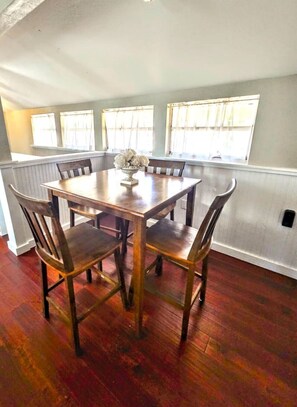 Dining - Charming Carriage House with two private units! (Lakeland)