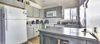 Cozy 2-bedroom house in Reno near UNR - Sleeps 7