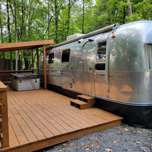 Arlo is a cozy RV in delightful Hico with WiFi, AC