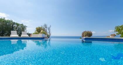Villa With Swimming Pool in Llucmajor