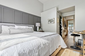 3 bedrooms, travel cot, free WiFi, bed sheets