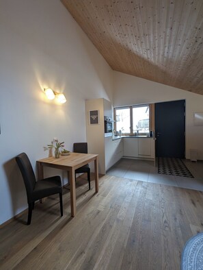 Dining - Apartement AUSZEIT  (Buch)