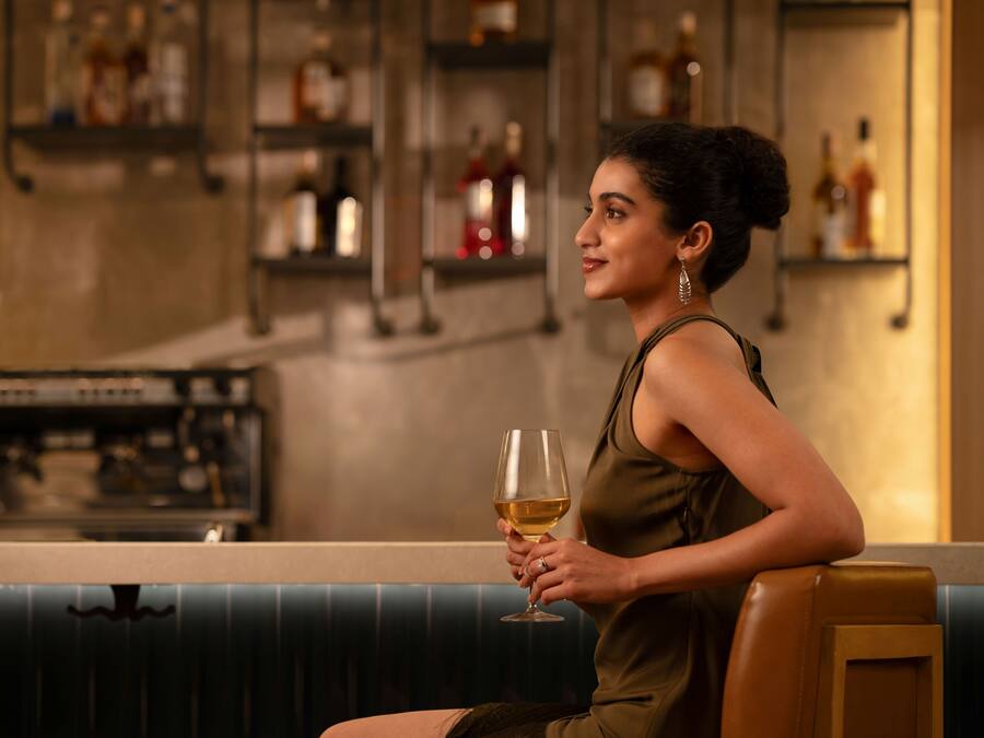 Bar (trong khuôn viên)
