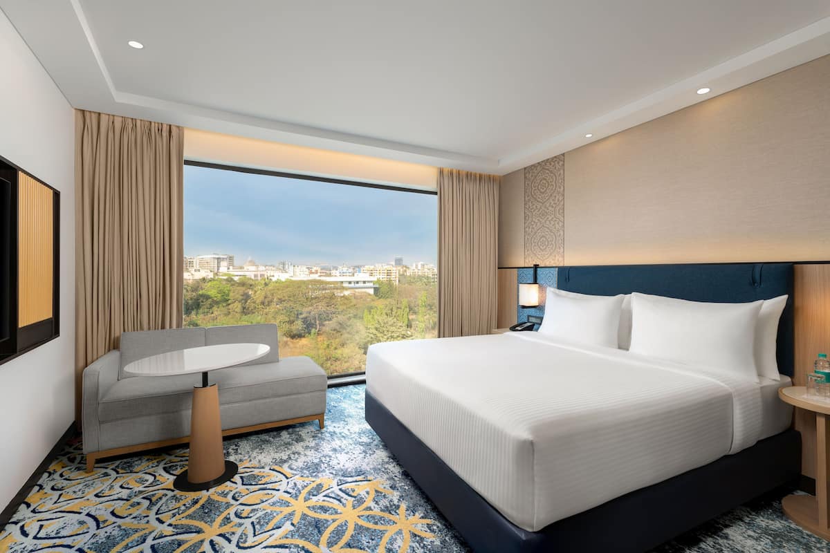 Room, 1 King Bed | Minibar, free cribs/infant beds, free WiFi, bed sheets