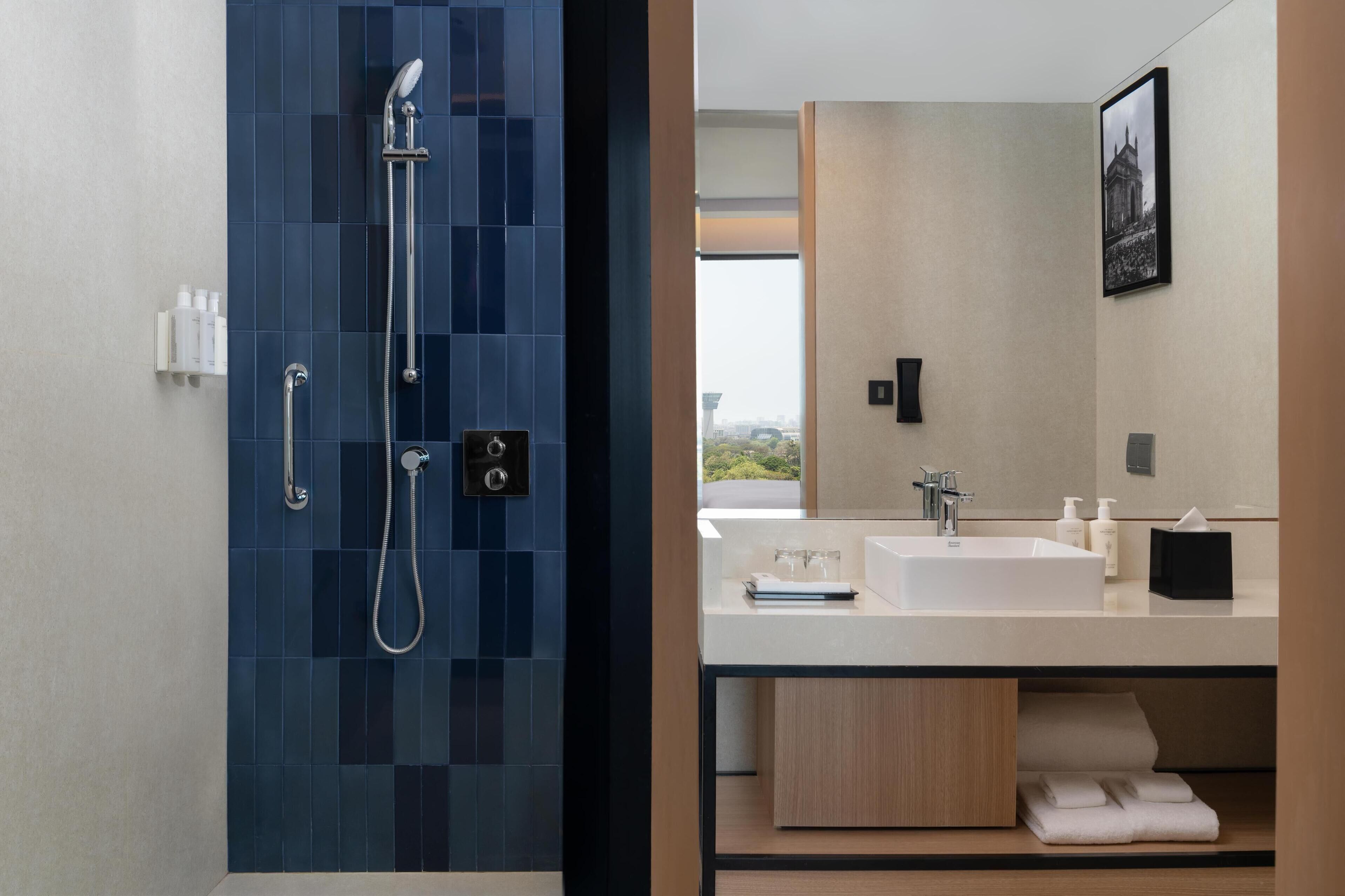 Photo - Hilton Garden Inn Mumbai International Airport